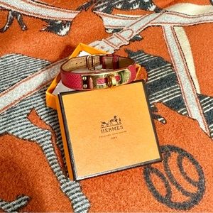 HERMES ❤️🌟 RED LEATHER WOTH GOLD HARDWARE BRACELET ⭐️